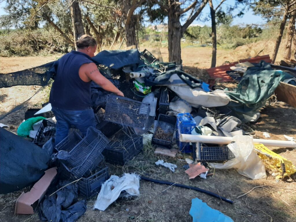 Tromba d'aria, a Civitavecchia asportate sette tonnellate di macerie e detriti