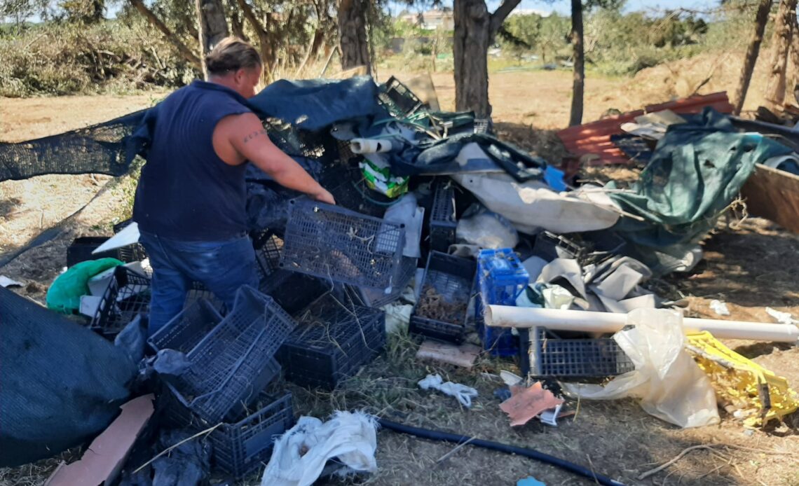 Tromba d'aria, a Civitavecchia asportate sette tonnellate di macerie e detriti