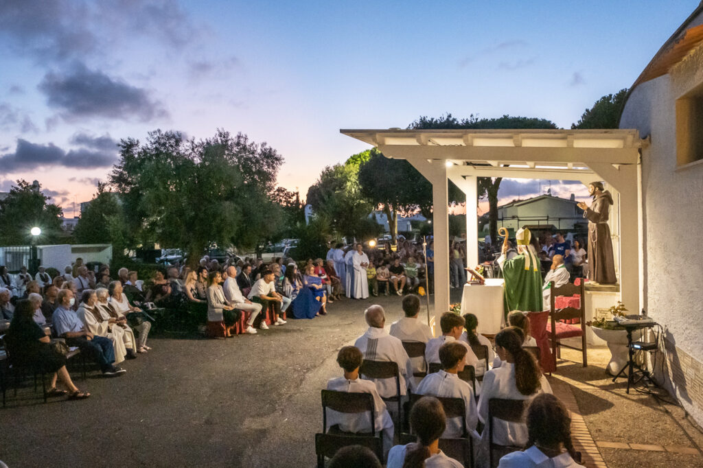 Il vescovo Ruzza incontra i ragazzi di Marina di Cerveteri