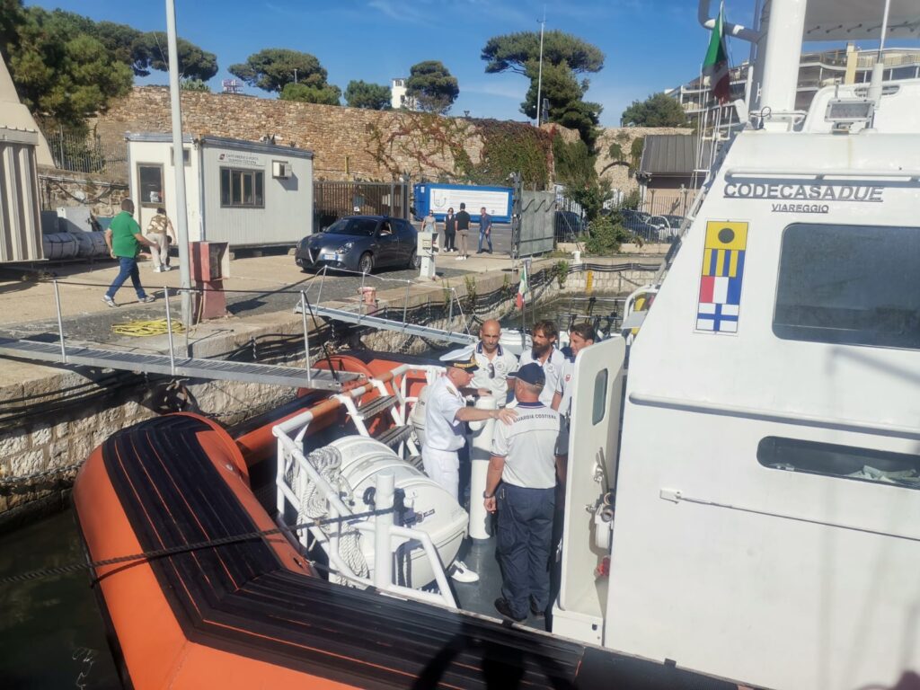 Rientra a Civitavecchia la motovedetta CP 305 dislocata a Lampedusa: quasi 700 le persone salvate nel canale di Sicilia