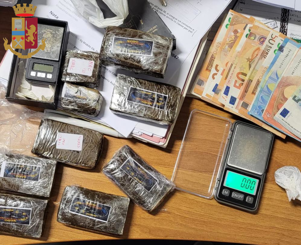 Repressione e contrasto dello spaccio di sostanze stupefacenti: 4 le persone arrestate