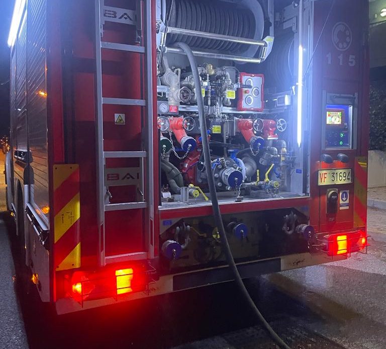 Santa Severa: auto in fiamme nei pressi della sede della croce Rossa