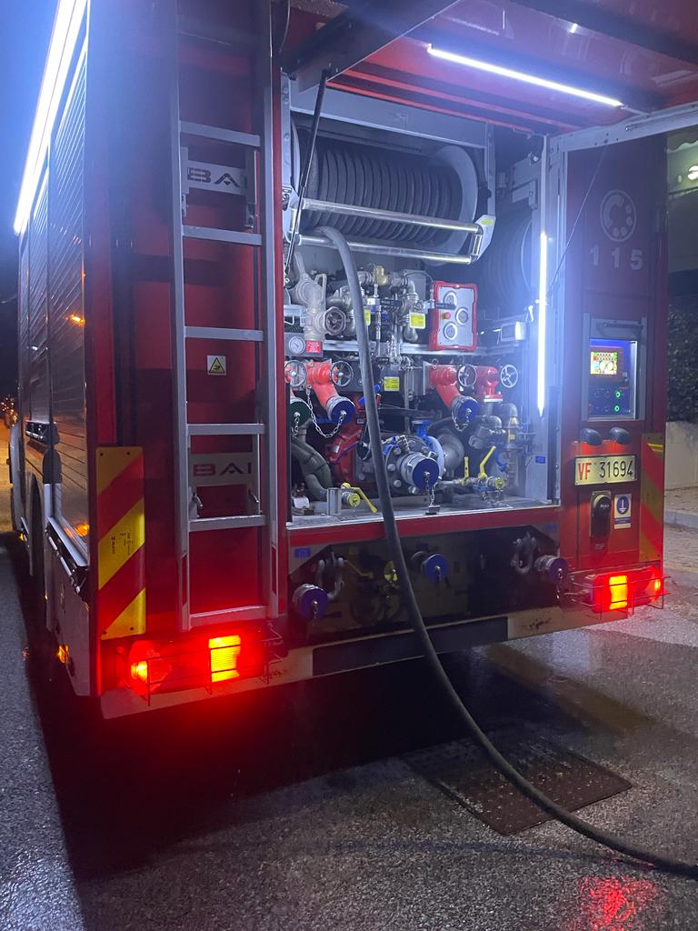 Santa Severa: auto in fiamme nei pressi della sede della croce Rossa