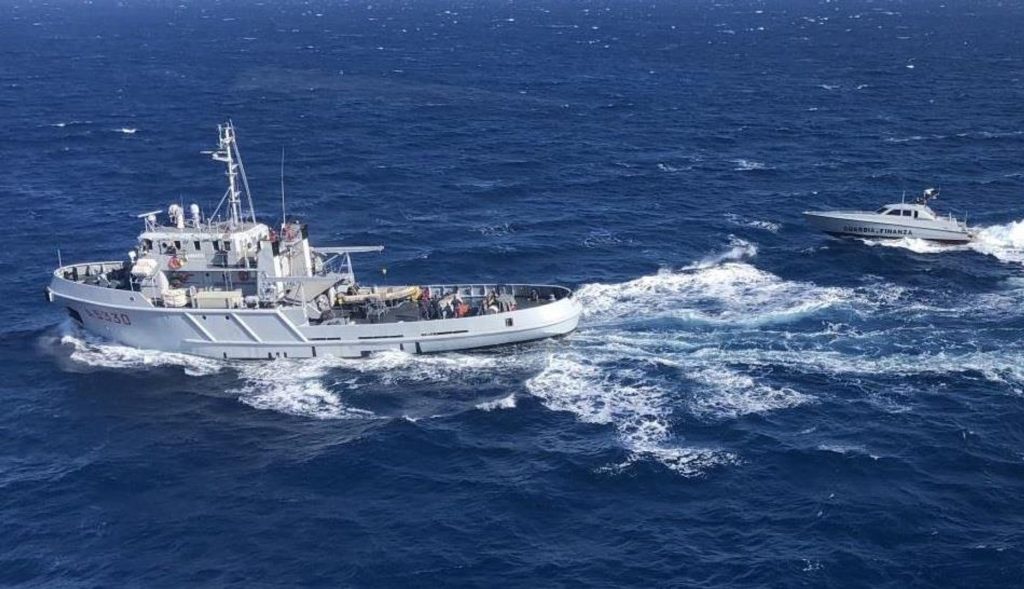 Esercitazioni militari di tiro a fuoco nel mare di Santa Severa