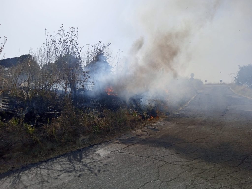 Cerveteri, incendi a 2 casette e in via Casetta Mattei: sul posto la protezione civile