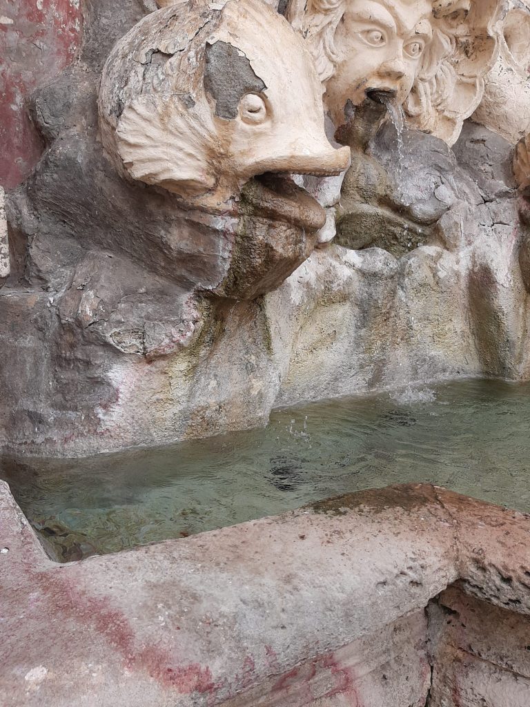 Cerveteri: Fontana del Mascherone macchiata, la denuncia di Piergentili