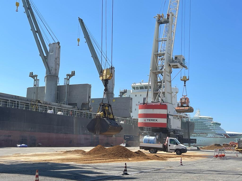 Giornate di intensi traffici commerciali nel porto di Civitavecchia