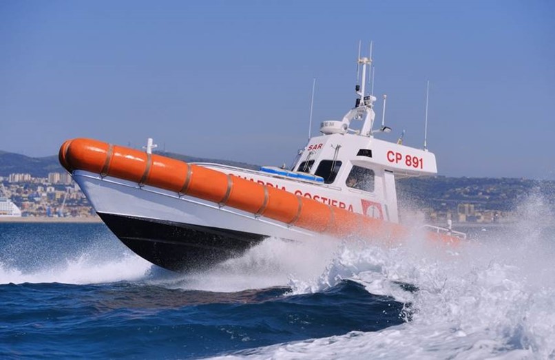 Civitavecchia: unità da diporto rischia di affondare. Recuperata da Guardia Costiera e Vigili del Fuoco