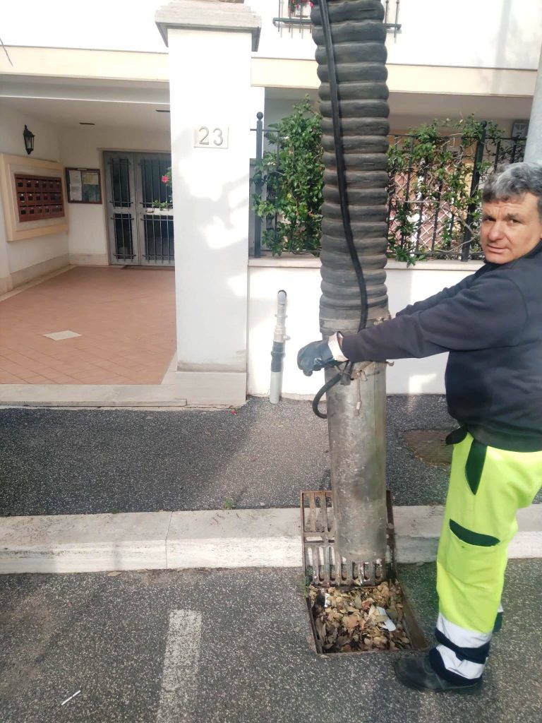 Santa Marinella, iniziata la pulizia di tombini e caditoie