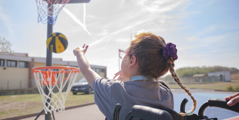 Al Bambino Gesù di Palidoro inaugurata "L'isola di Carlo", il campo da basket per la neuroriabilitazione