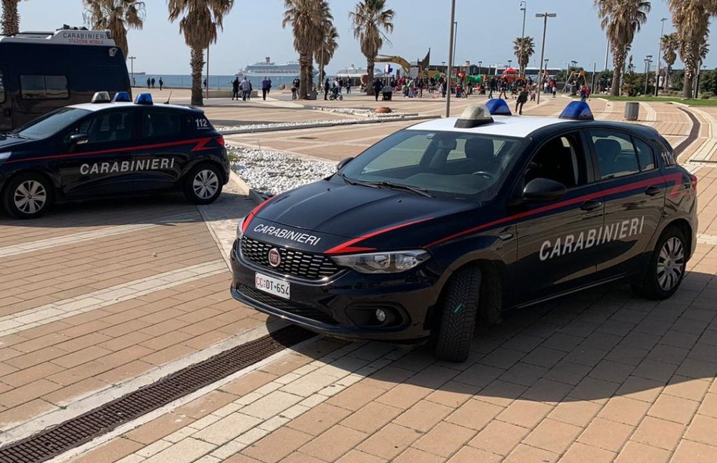 Civitavecchia, maltratta la madre e inveisce contro i Carabinieri: arrestato 21enne