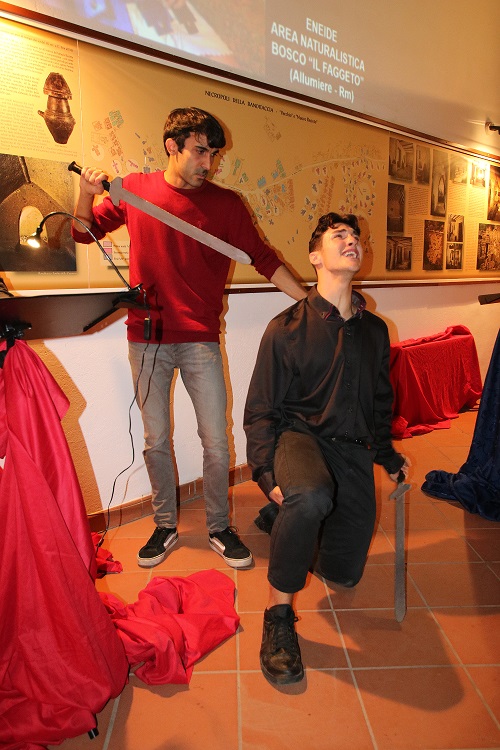 “Virgilio, il poeta che canto l’antica Agylla – Caere. Eneide, viaggio di un Eroe”: Agostino De Angelis mette in scena un'opera teatrale all'interno della Necropoli