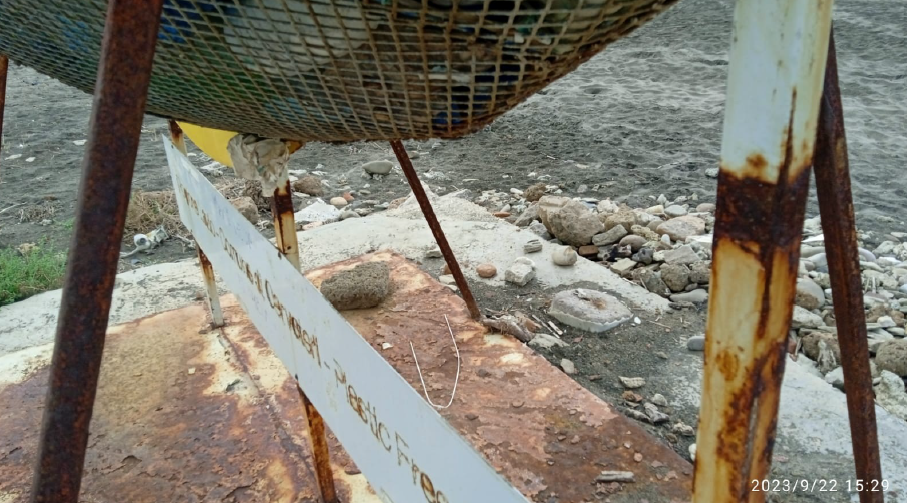 Campo di Mare, pesce antiplastica arrugginito: il Comitato dei cittadini chiede la rimozione