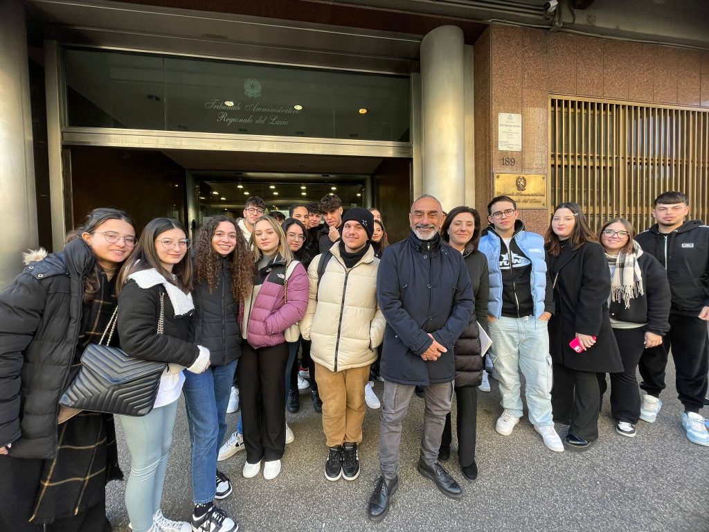 GLI ALLIEVI DELL’ISTITUTO SUPERIORE ‘GIUSEPPE DI VITTORIO’ VISITANO IL T.A.R. DEL LAZIO


