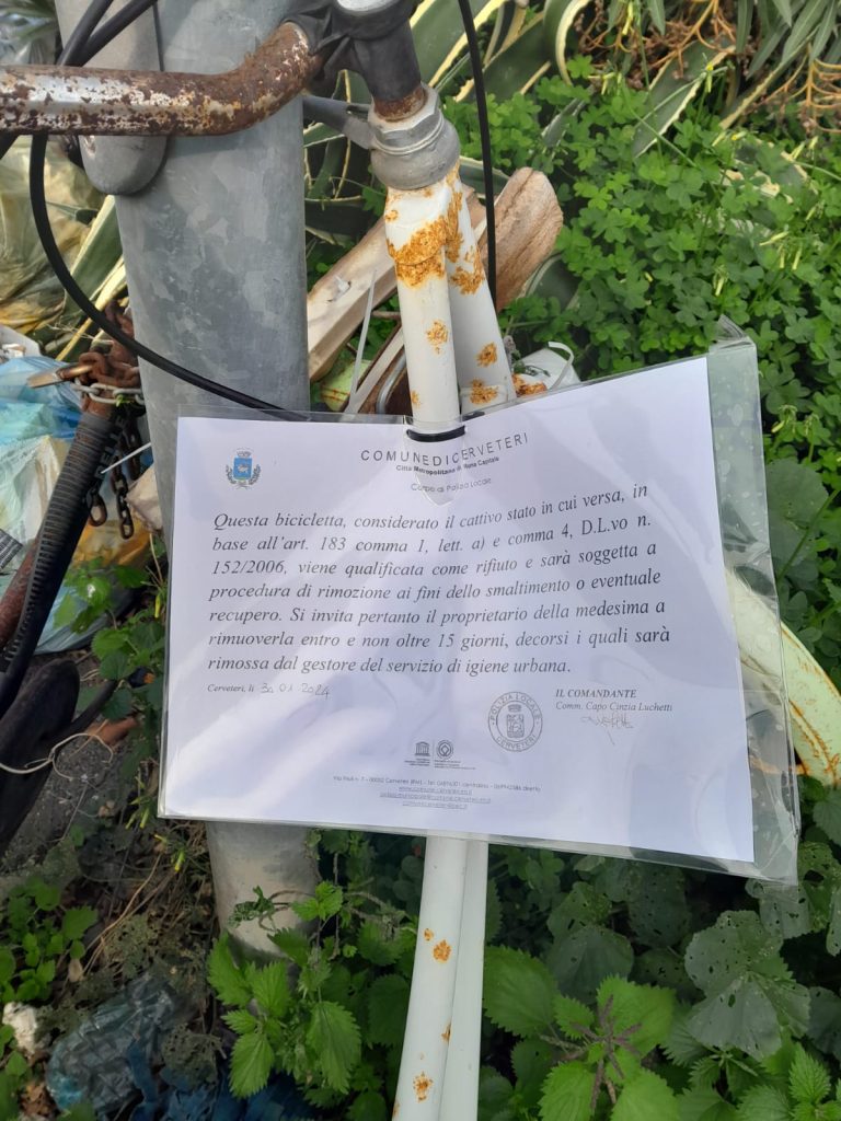 Biciclette abbandonate in strada a Cerveteri: parte l'operazione anti-degrado