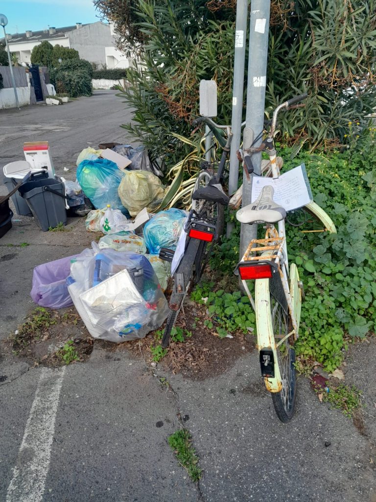 Biciclette abbandonate in strada a Cerveteri: parte l'operazione anti-degrado 