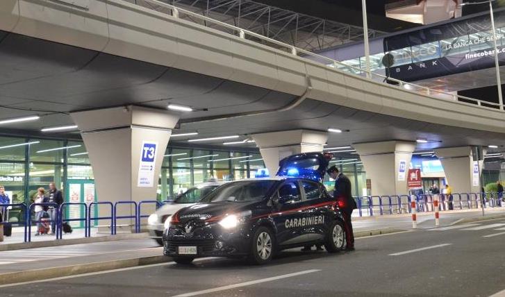 Aeroporto di Fiumicino, tenta furto al duty free: persona denunciata dai Carabinieri