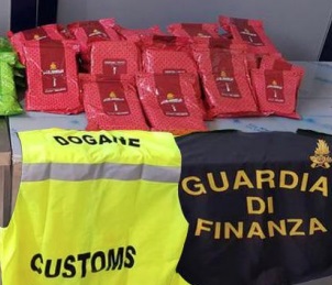 Porto di Civitavecchia: ADM e GdF sequestrano oltre 82kg di tabacco per narghilè di contrabbando