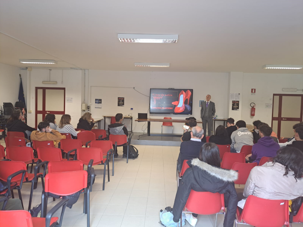Insieme per educare alla legalità: gli studenti del Di Vittorio di Ladispoli incontrano il sostituto commissario della polizia Gianluca Di Pietrantonio 