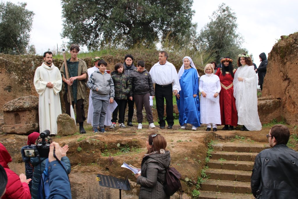Cerveteri, la Tomba delle Cinque Sedie palcoscenico per una memorabile rappresentazione della Divina Commedia di Dante