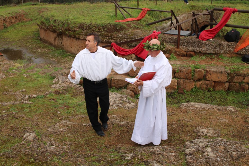 Cerveteri, la Tomba delle Cinque Sedie palcoscenico per una memorabile rappresentazione della Divina Commedia di Dante