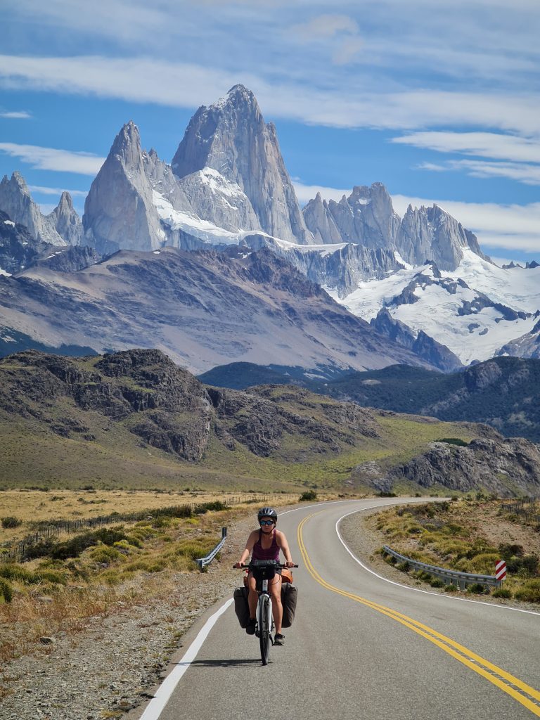 Da Cerveteri alla Terra del Fuoco. Gli straordinari viaggi in bicicletta di Valerio Rossi attraverso l’America, l’Europa e l’Asia