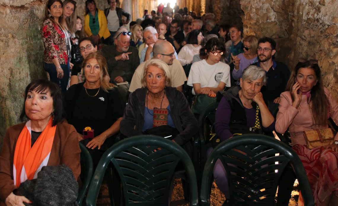 Bagno di folla per la conferenza-spettacolo di Agostino de Angelis: “Ladispoli, sulle tracce dell’antica Roma”