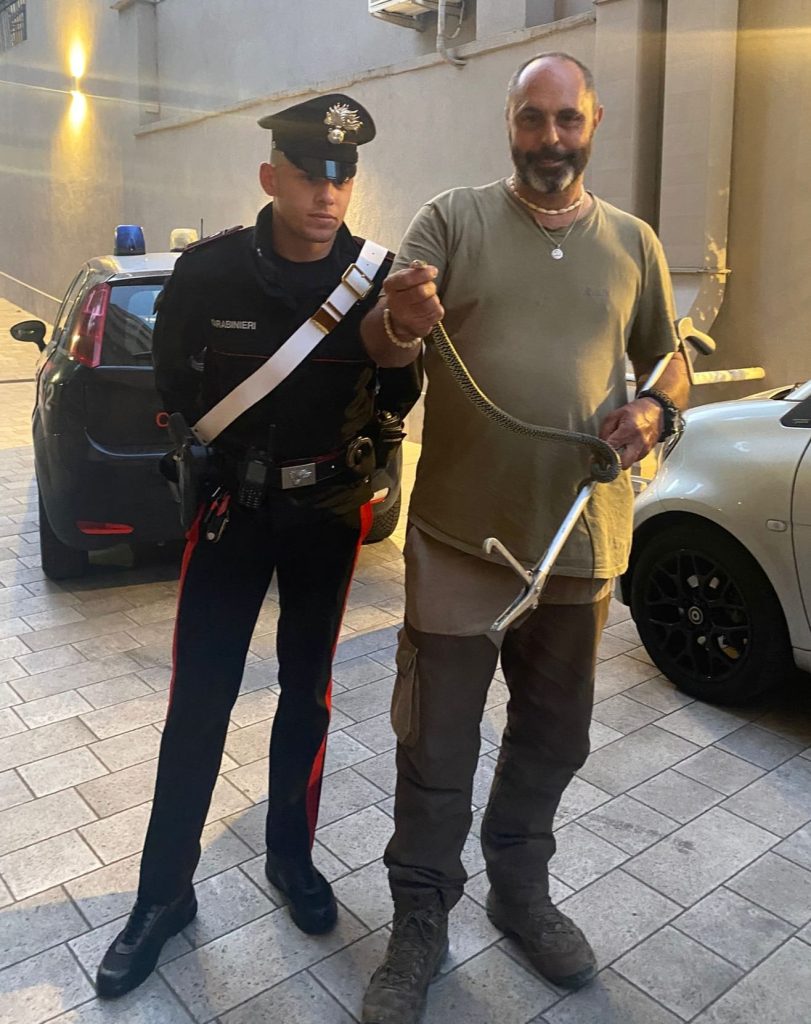 Un biacco negli spogliatoi della clinica Parioli. Intervento dell'etologo Lunerti