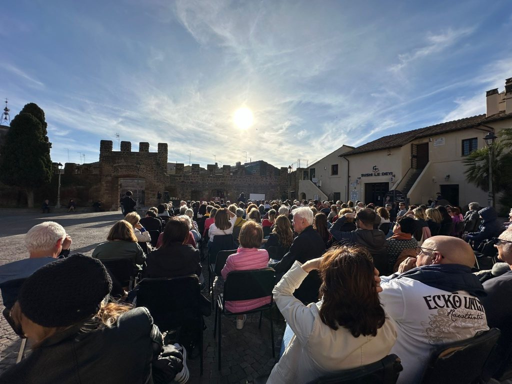 Cerveteri, piazza gremita per il Premio Strega e il Festival Letterario Etrusco