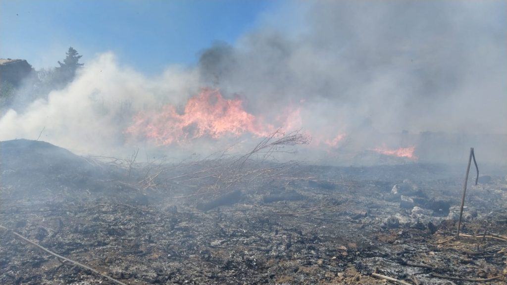 Cerveteri, fiamme in via Casetta Mattei