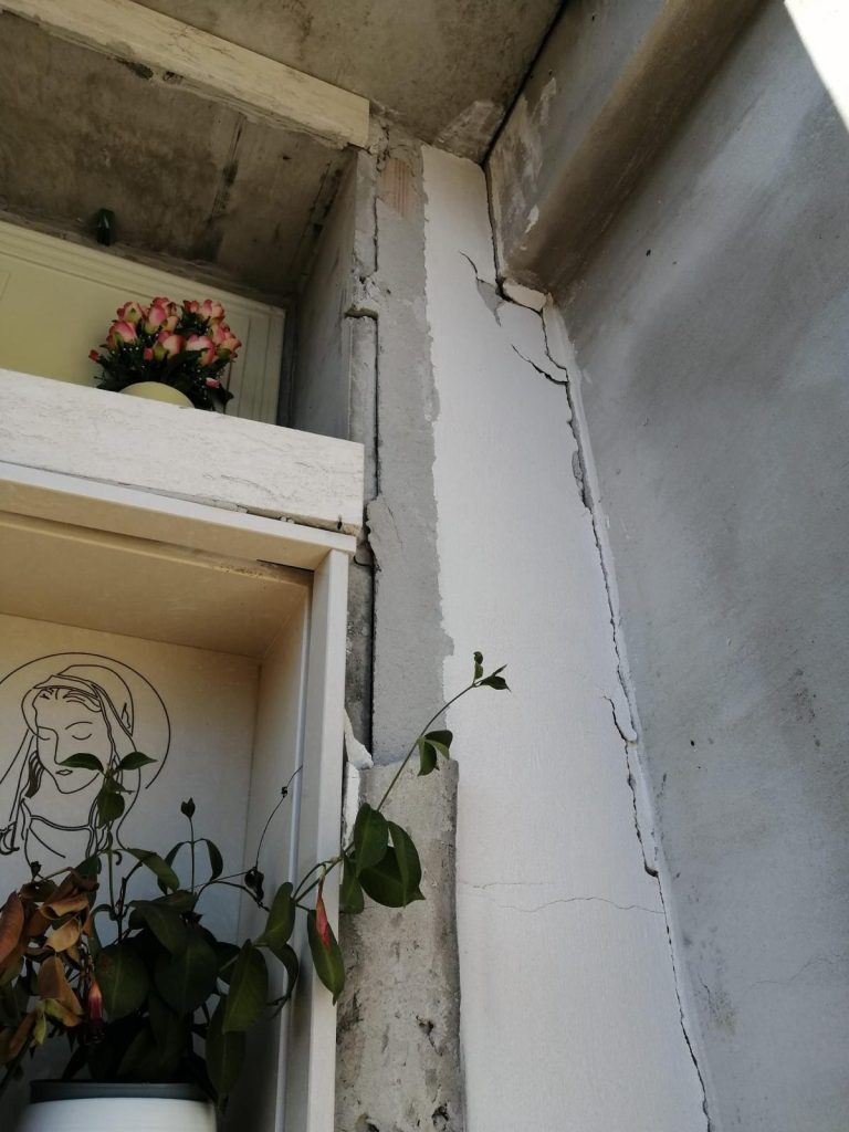 Paolacci sull'abbandono del cimitero Sasso: "Promesse al vento, dove sono gli interventi che aveva sbandierato il sindaco?"