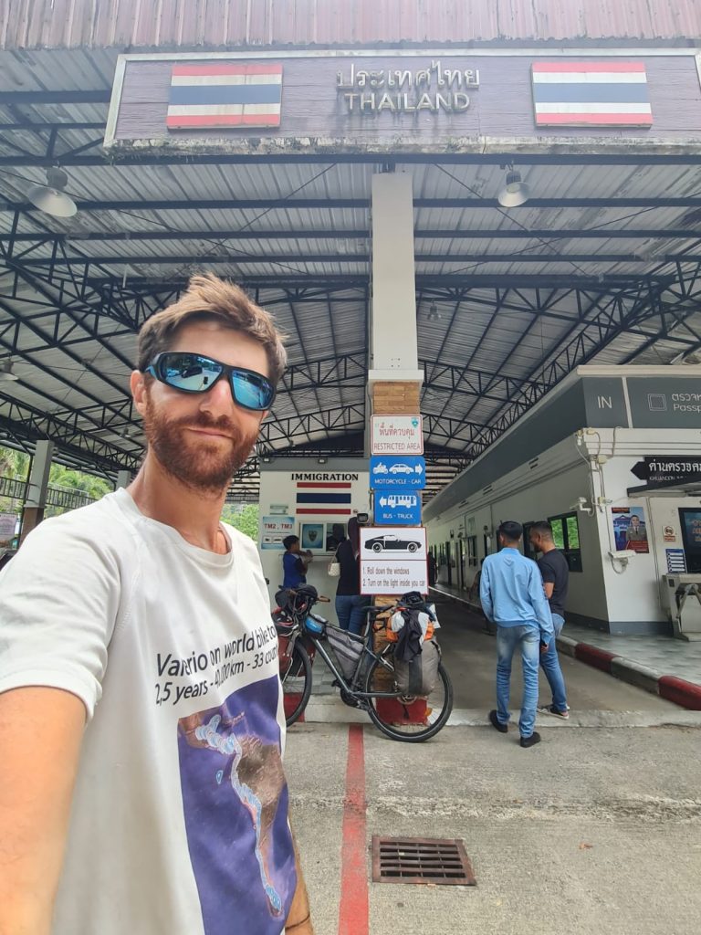 Da Cerveteri a Bali. Gli straordinari viaggi in bicicletta di Valerio Rossi attraverso l’Asia