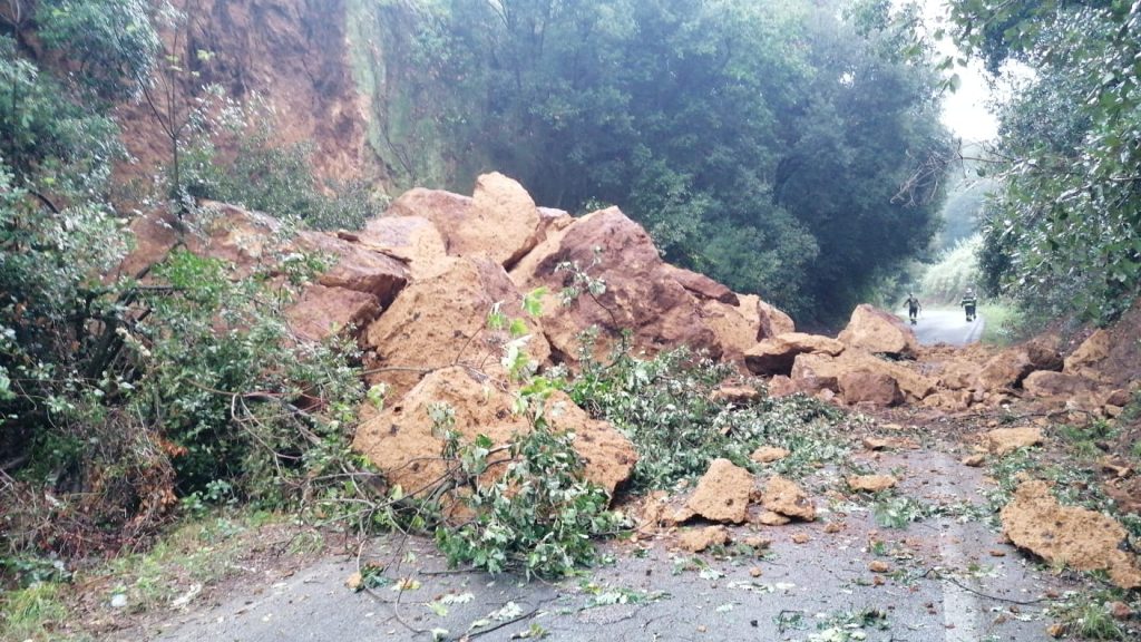 Crollo del costone tufaceo in via di Ceri, Gubetti: "Occorre provvedimento d'urgenza della Regione Lazio"
