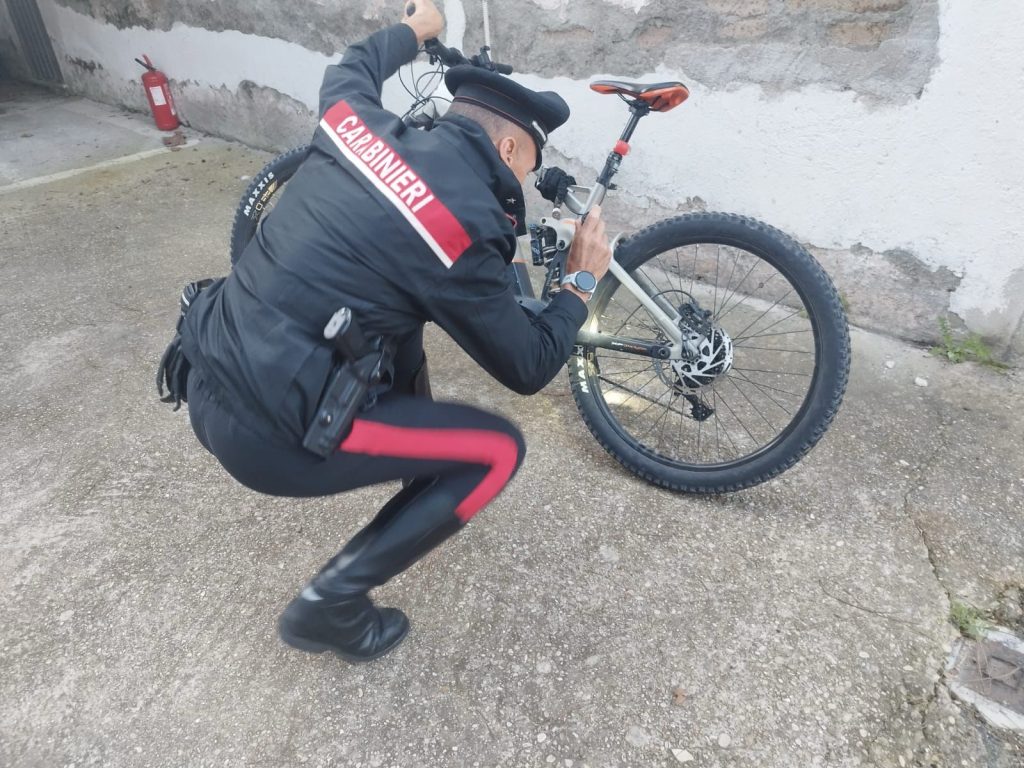 Civitavecchia, trovati in possesso di biciclette rubate: 3 persone denunciate dai Carabinieri
