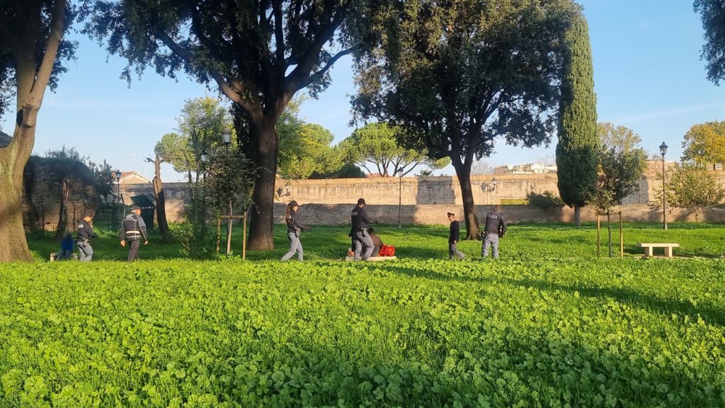 Controlli della Polizia su sicurezza e degrado: oltre 250 identificati, 1 licenza sospesa