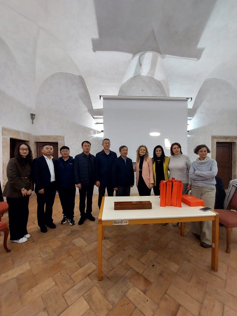 Cerveteri e la Cina si incontrano: il Sindaco riceve una delegazione di Taizhou