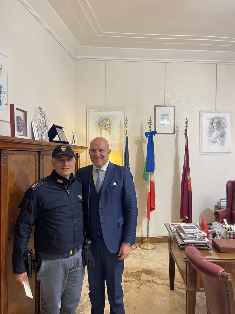 Pellegrina colta da malore in piazza San Pietro salvata da un agente libero dal servizio