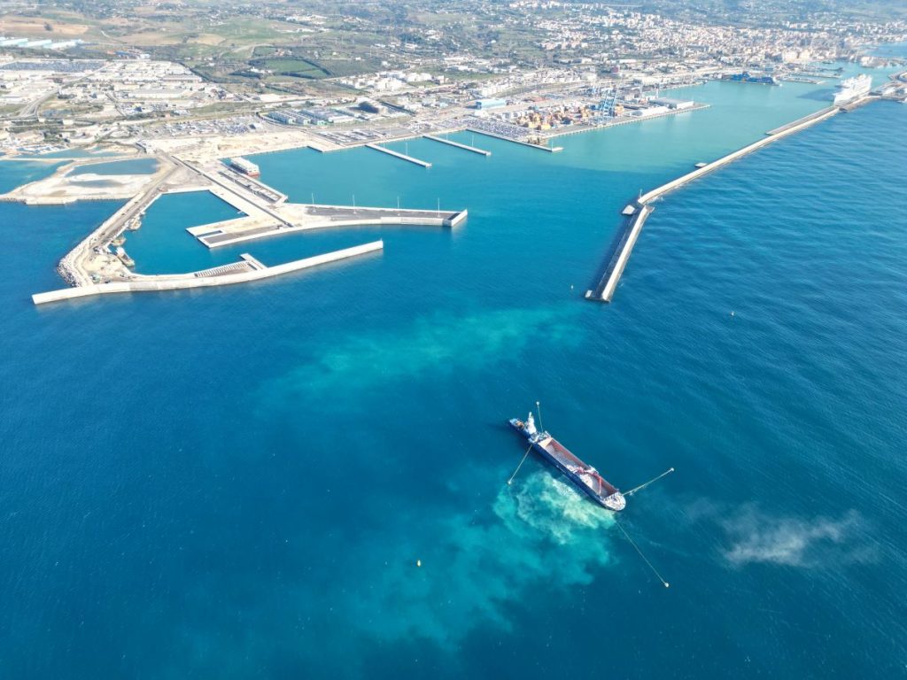 Porto Civitavecchia, proseguono i lavori di prolungamento della banchina 13