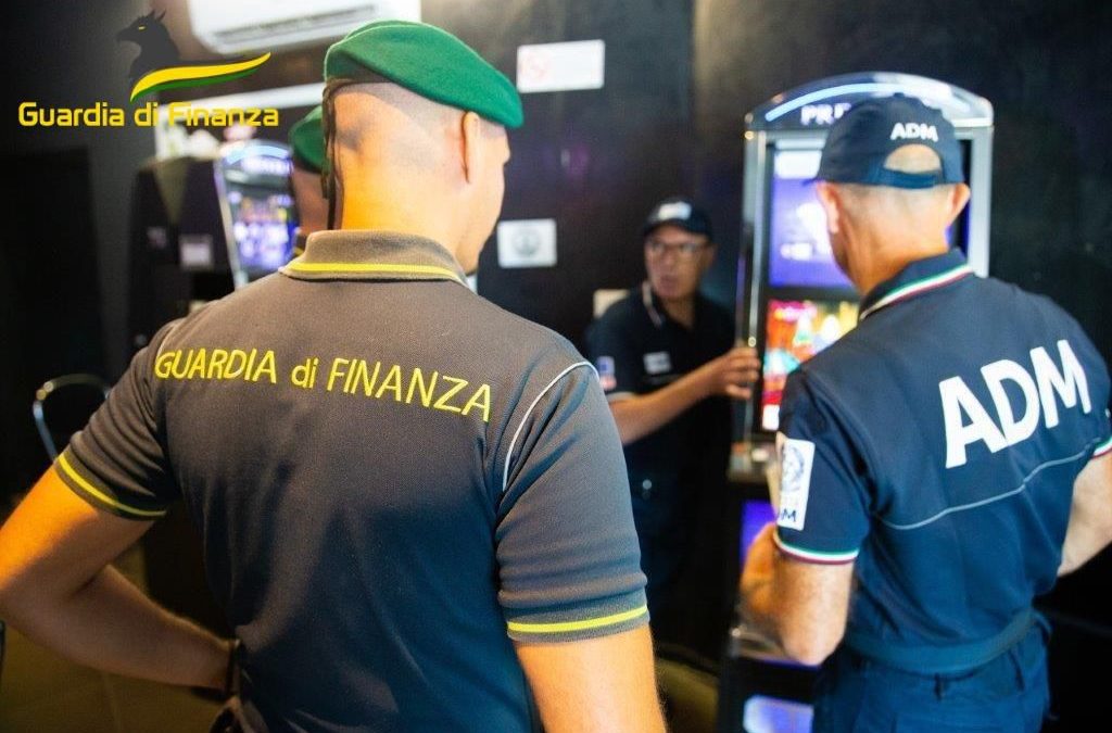 ADM e Guardia di Finanza: scoperti nel 2024 oltre 17 milioni di euro di valuta negli aeroporti di Roma e nel porto di Civitavecchia