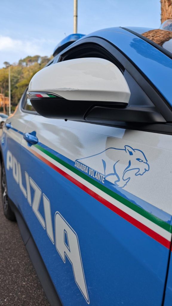 Ostia, rapinatori seriali di farmacie, bar e tabacchi: scattano tre arresti della Polizia di Stato