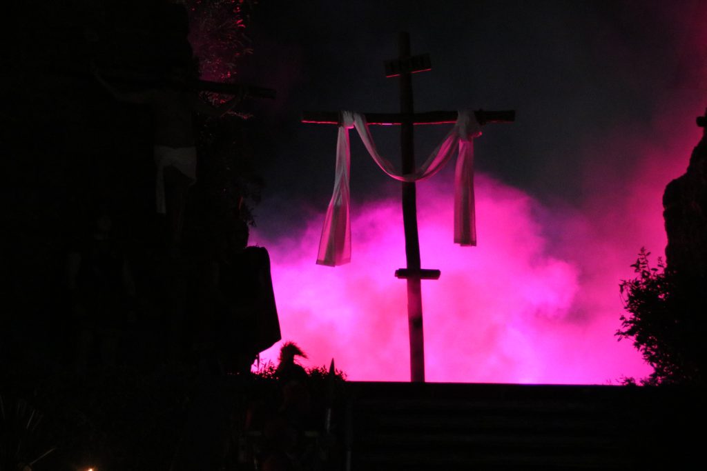 Cerveteri si è trasformata ieri sera nel palcoscenico dove i Cerveterani hanno portato in scena la Passione di Gesù