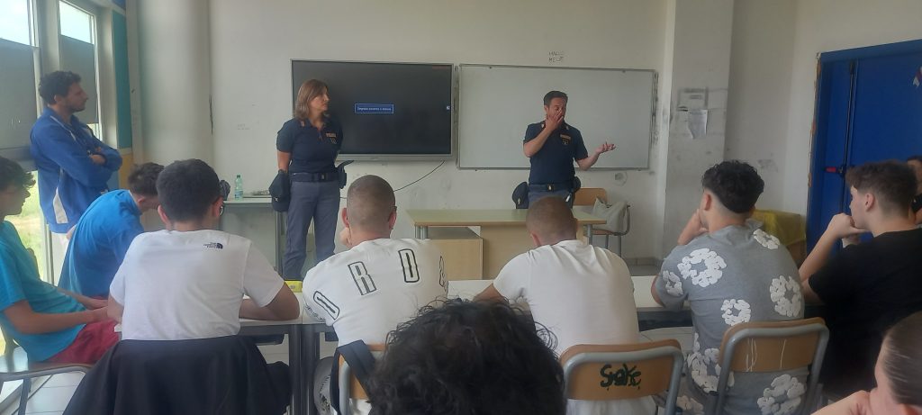 Ladispoli, l'Alberghiero incontra la Polizia di Stato