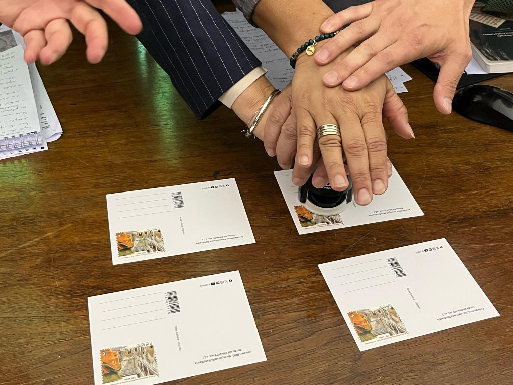 Tomba dei Rilievi, Sala Ruspoli gremita per il convegno del Parco Archeologico: presentato anche l’annullo filatelico di Poste Italiane