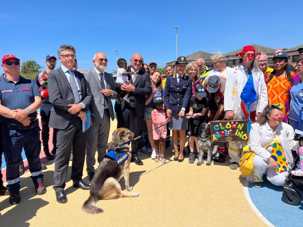 Emergenza “sorrisi”, una giornata di festa per i piccoli del Bambino Gesù di Palidoro in compagnia di rex e della Polizia di Stato