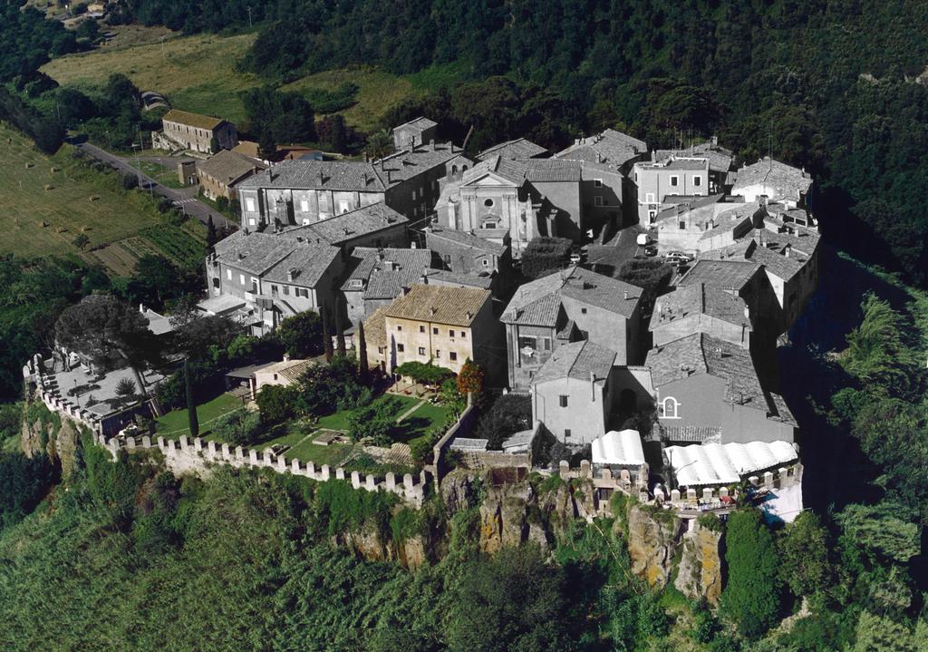 1503: Leonardo da Vinci assedia Ceri