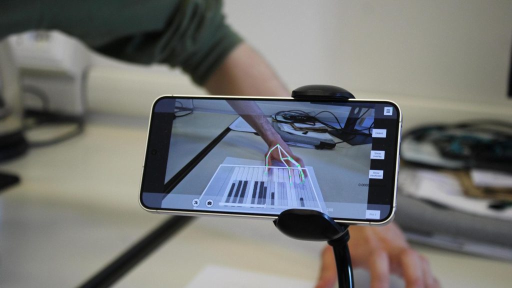 Oggi all’associazione Parco degli Angeli verrà donata una tecnologia che permette di realizzare oggetti disegnando nell’aria con le mani