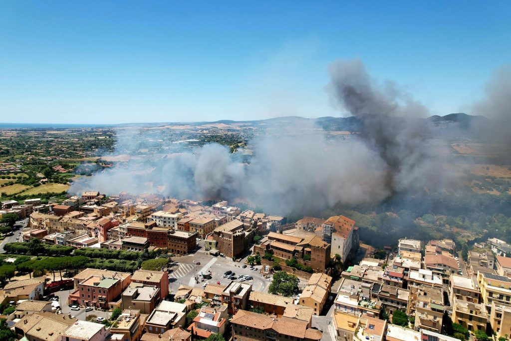 Domenica di incendi e paura a Cerveteri, Gubetti: “Attacco criminale, una delle giornate più difficili della storia della città”