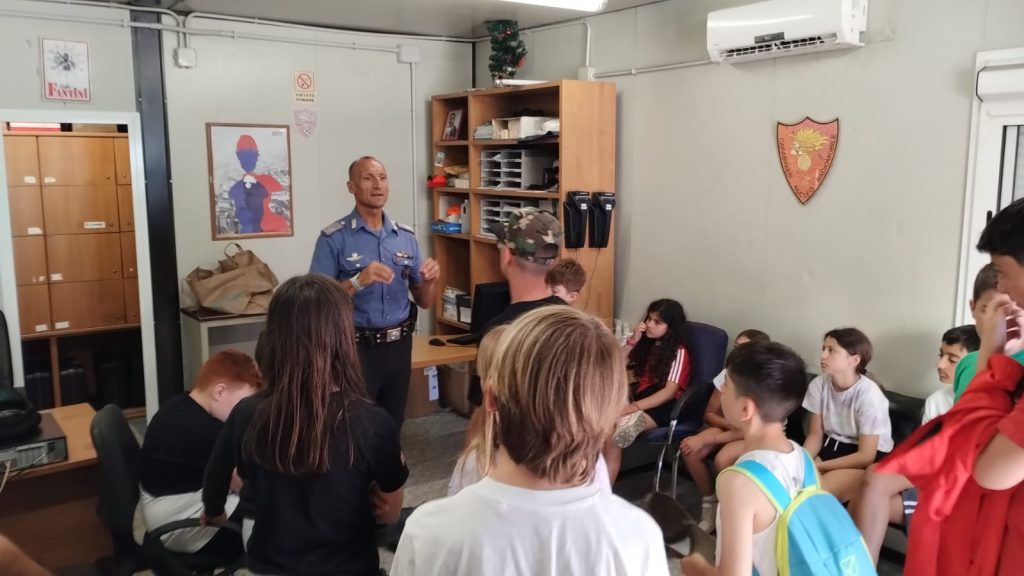 Cerveteri, i bambini del Campo Scuola della Protezione Civile ospiti della Compagnia dei Carabinieri di Civitavecchia