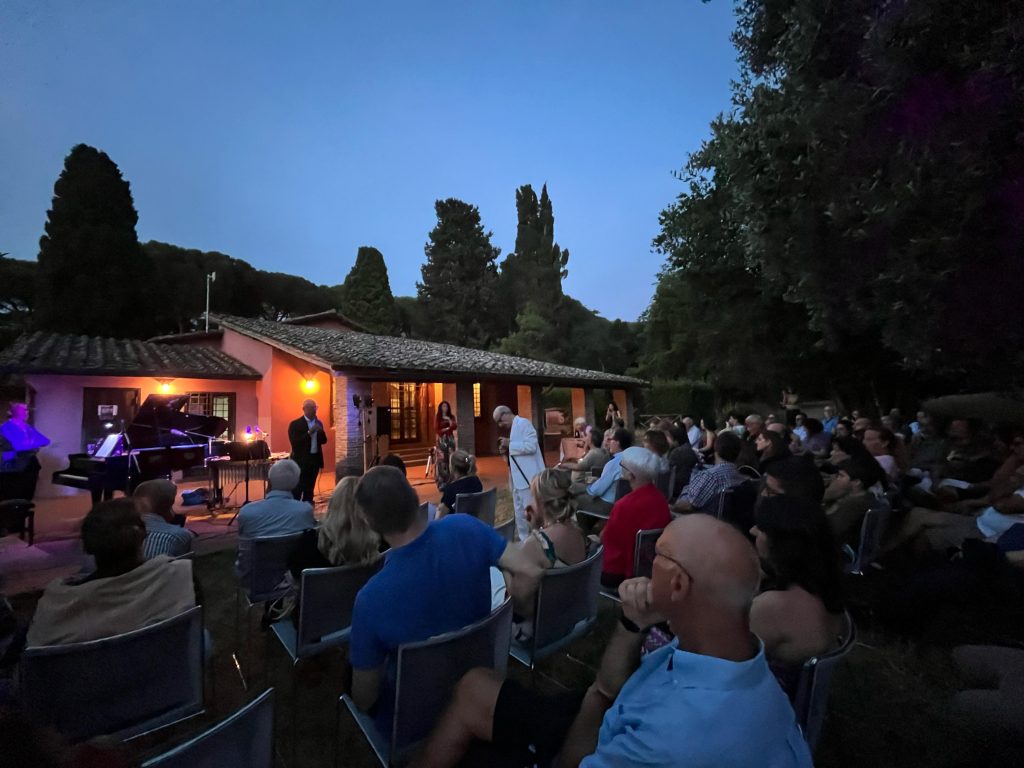 Grande pubblico alla Necropoli Etrusca a Cerveteri per il concerto del ‘Giampaolo Ascolese Trio’