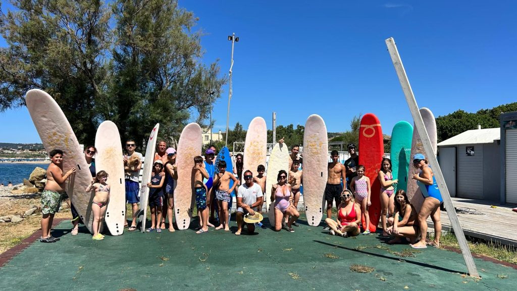 "Mamme Avventura" conquistano le Onde di Santa Marinella: Un'Esperienza Tra Sport e Territorio
